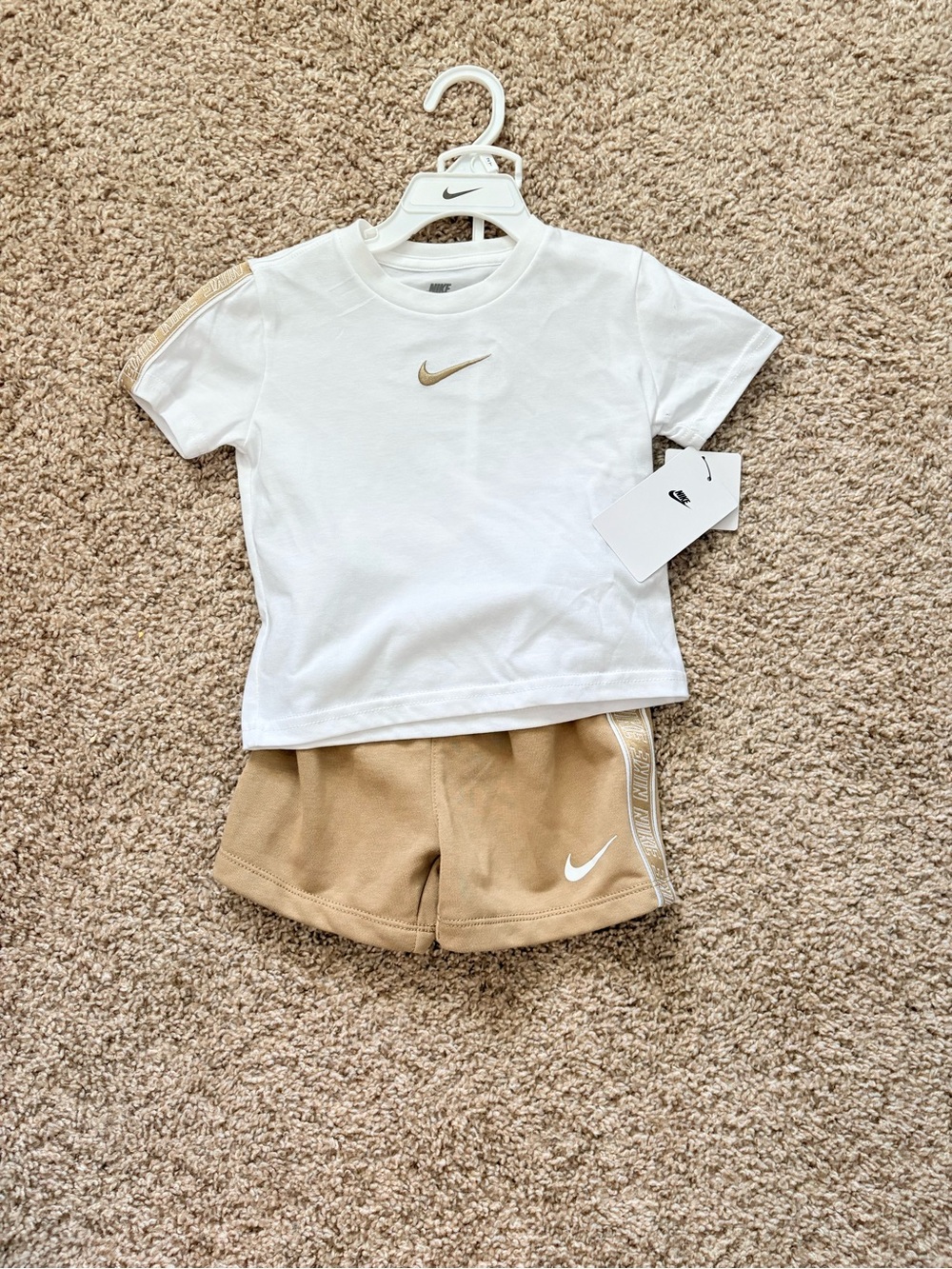 NWT Nike Toddler Boys Girls 2pc Short Set Parachute Beige White 2T